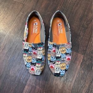 Skechers Cat Print Flats Size 6.5